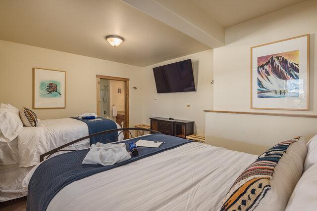 Image 3 for Grand Lodge Room 11