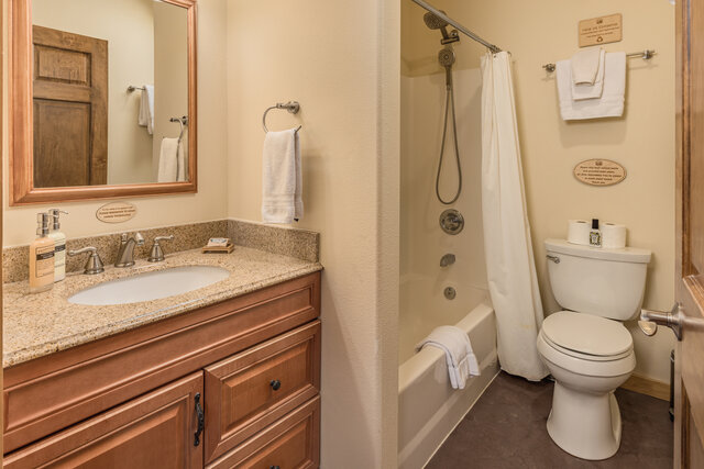 Image 4 for Grand Lodge Room 12