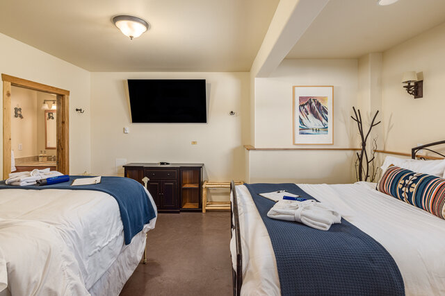 Image 1 for Grand Lodge Room 11