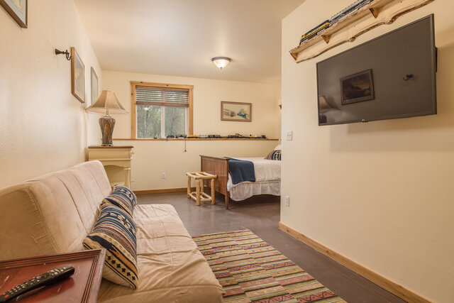 Image 2 for Grand Lodge Room 12