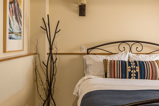 Image 2 for Grand Lodge Room 11