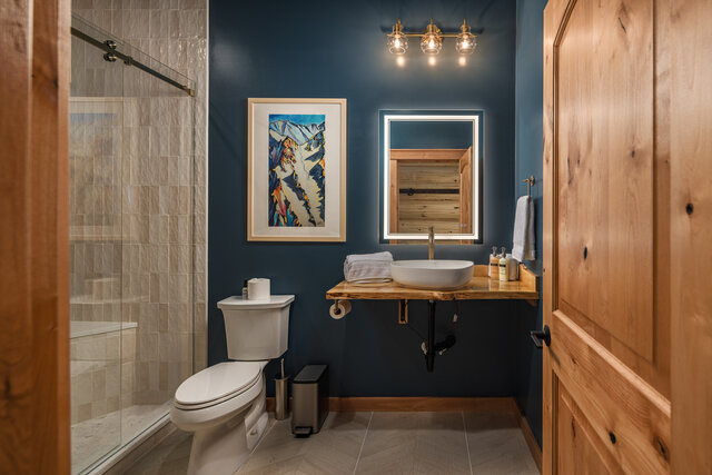 Image 3 for Moose Cabin Room 18