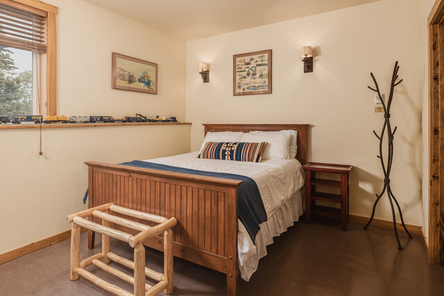 Image 1 for Grand Lodge Room 12