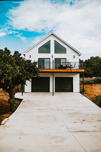 Image 1 for Willie's Hideaway