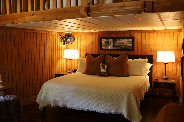 Image 2 for Thach Room (Carriage Study)