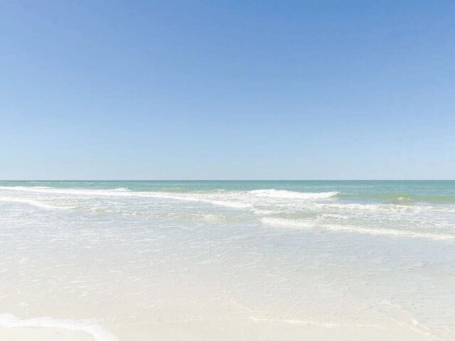 Image 18 for Joyce's Beachfront Suite 3