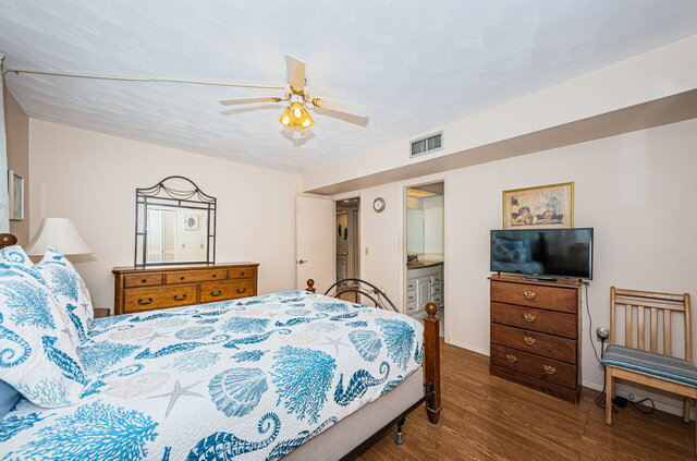 Image 11 for Beach Yacht Club waterfront Suite