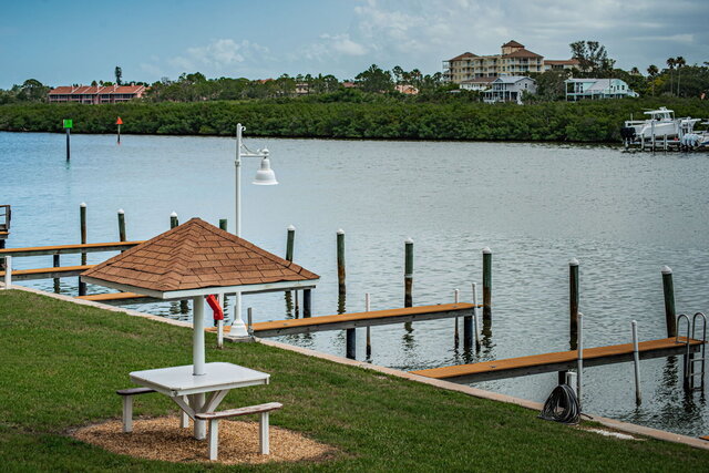 Image 19 for Beach Yacht Club waterfront Suite