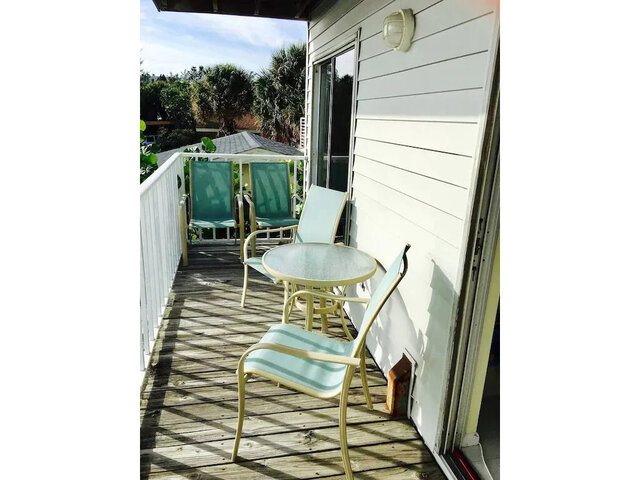 Image 21 for Joyce's Beachfront Suite 3