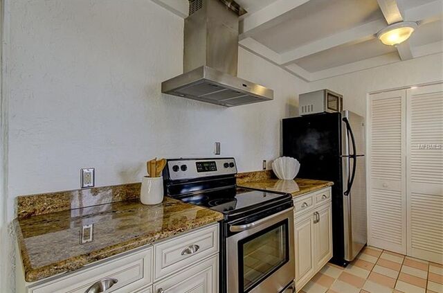 Image 14 for Pelican Beach Cottage