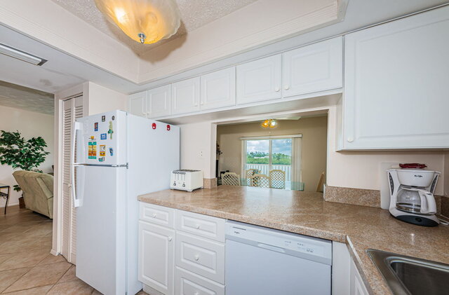 Image 16 for Beach Yacht Club waterfront Suite