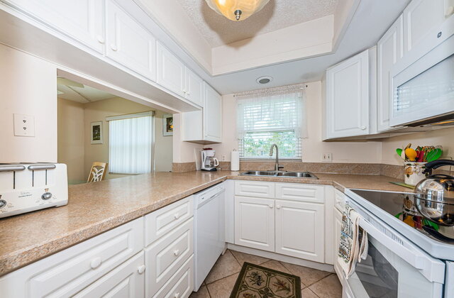 Image 15 for Beach Yacht Club waterfront Suite