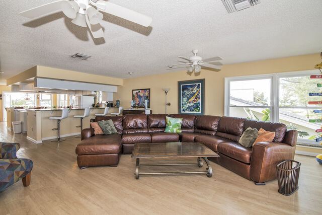 Image 13 for Joyce's Beachfront Penthouse