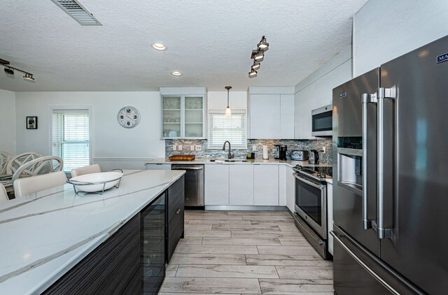 Image 13 for Beachfront Cypress & Sun Gulf Suite