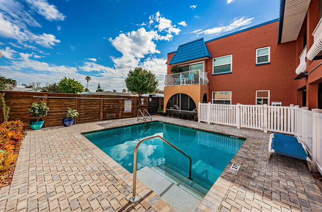 Image 10 for El Mar  Charming Beach suite with Pool