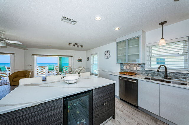 Image 23 for Beachfront Cypress & Sun Gulf Suite