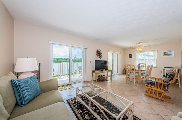Image 9 for Beach Yacht Club waterfront Suite