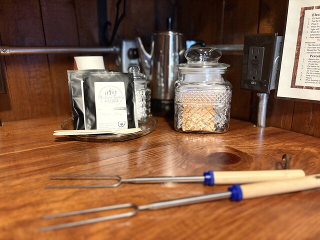 Image 10 for 03) The Middle Mitten