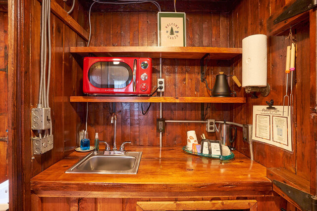 Image 9 for 04) Gone Fishin