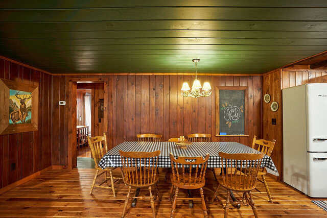 Image 12 for 11) The Cadillac