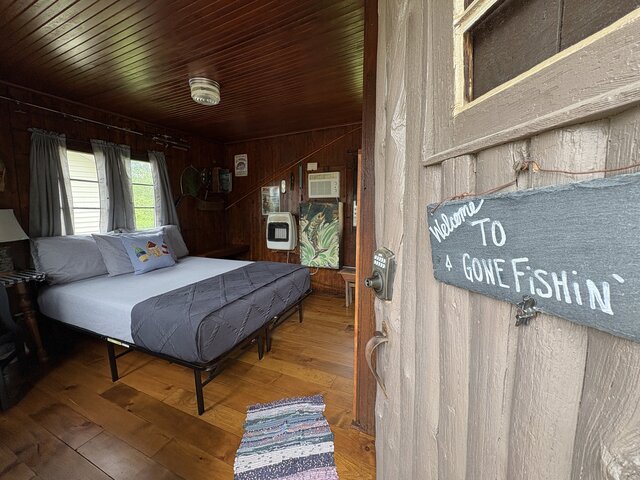 Image 2 for 04) Gone Fishin