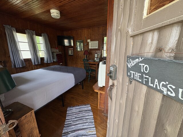 Image 1 for 09) Flag's up