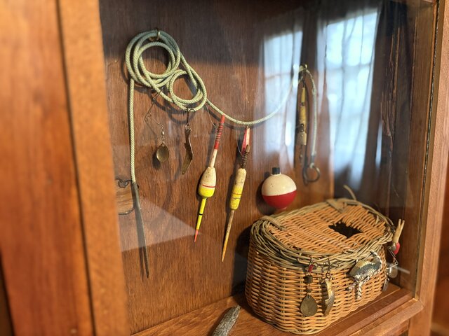 Image 4 for 04) Gone Fishin