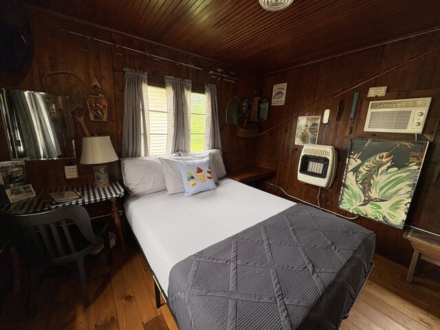 Image 3 for 04) Gone Fishin