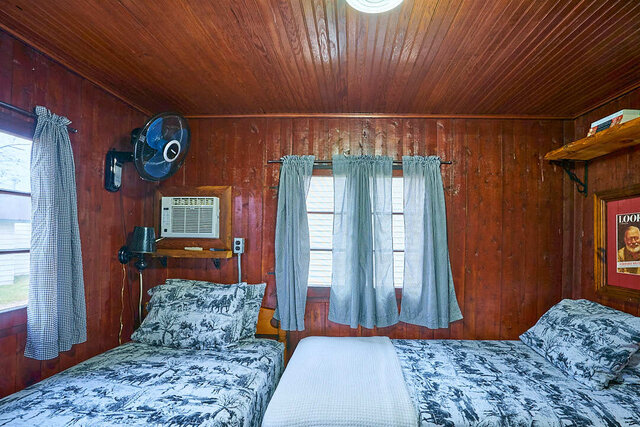 Image 4 for 08) The Hemingway