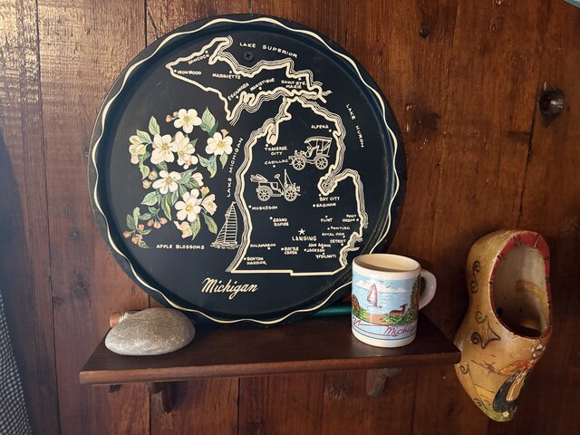 Image 5 for 03) The Middle Mitten