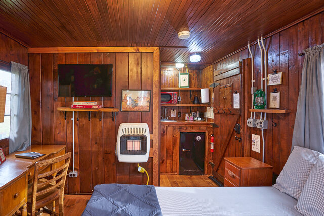 Image 8 for 03) The Middle Mitten