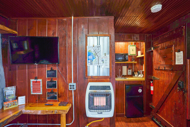 Image 11 for 08) The Hemingway