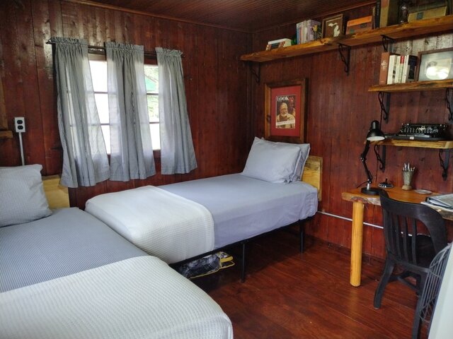 Image 5 for 08) The Hemingway