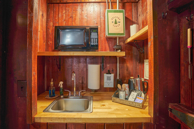 Image 12 for 08) The Hemingway