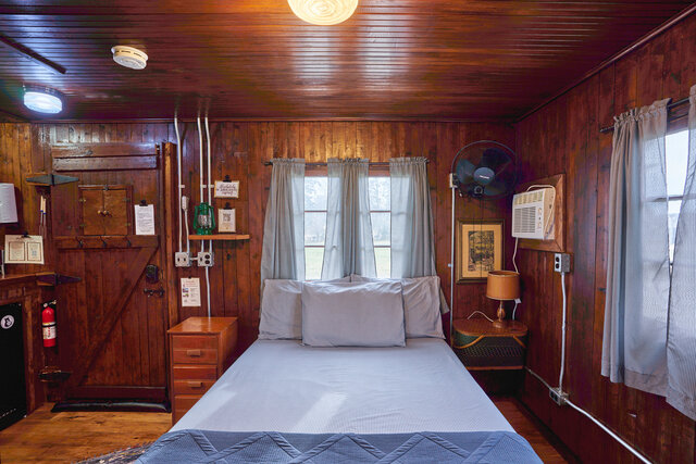 Image 7 for 03) The Middle Mitten