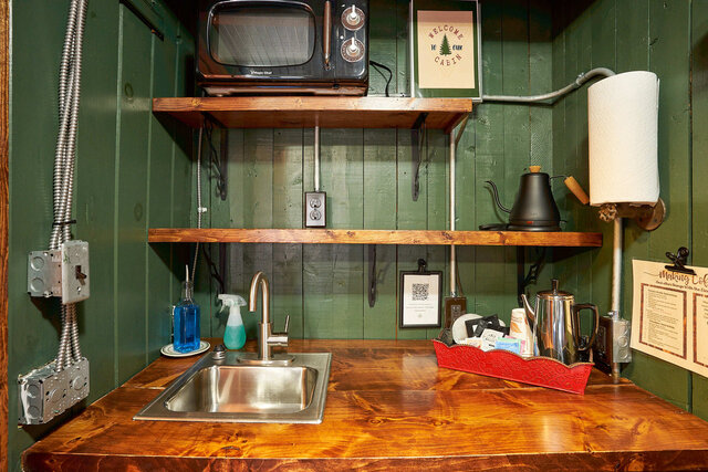 Image 12 for 05) The Ellie Mae