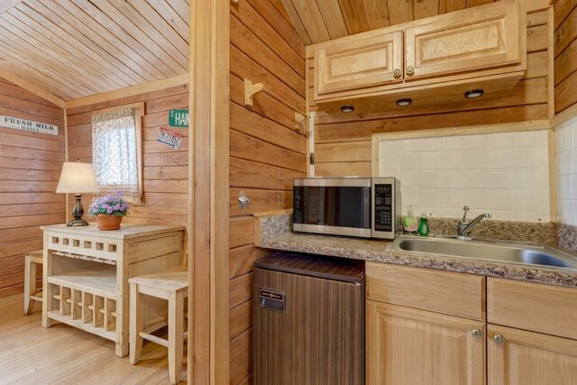 Image 6 for Deluxe Cabin-3