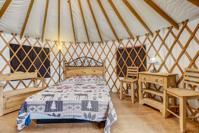 Image 3 for Yurt D