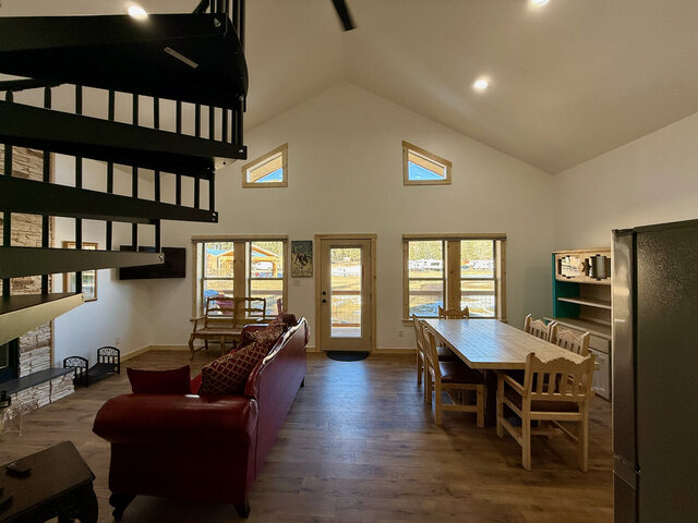 Image 3 for Cab 01 River Cabin 1 (2 Bdrm, 1 loft)