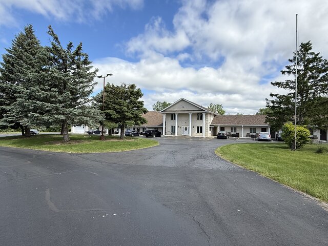 Image 5 for Honeymoon Suite, King bed, Smoke Free