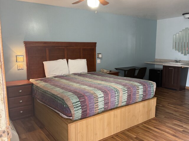 Image 1 for Standard Room, King Bed Smoke Free