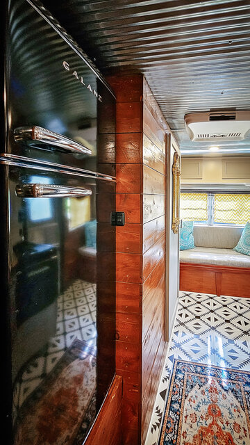 Image 23 for Beatrice at The Last Resort