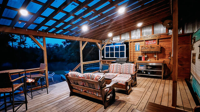 Image 7 for Beatrice at The Last Resort