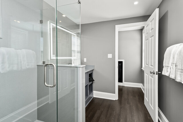 Image 8 for Deluxe King