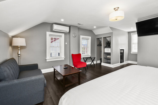 Image 3 for Deluxe King