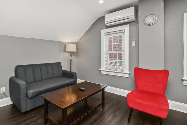 Image 4 for Deluxe King