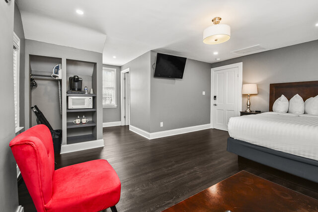 Image 2 for Deluxe King