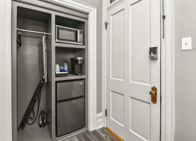 Image 5 for Standard Queen Rooms