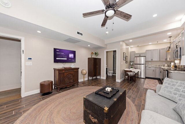 Image 2 for Compass Suite + Kitchen Room 12 - 1st Floor