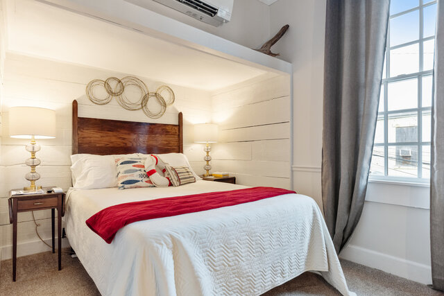 Image 3 for Captain's Quarters Room 6 - 2nd Floor